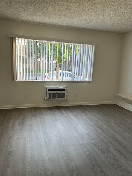 Building Photo - 6243 Comstock Ave