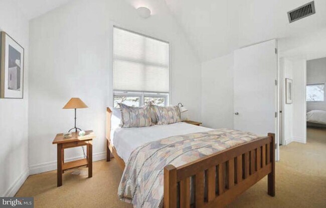 Building Photo - 4527 Q Pl NW