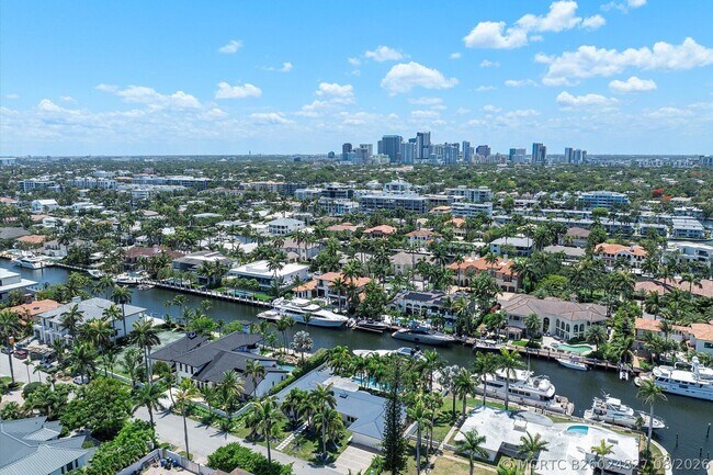 Building Photo - 207 Royal Palm Dr