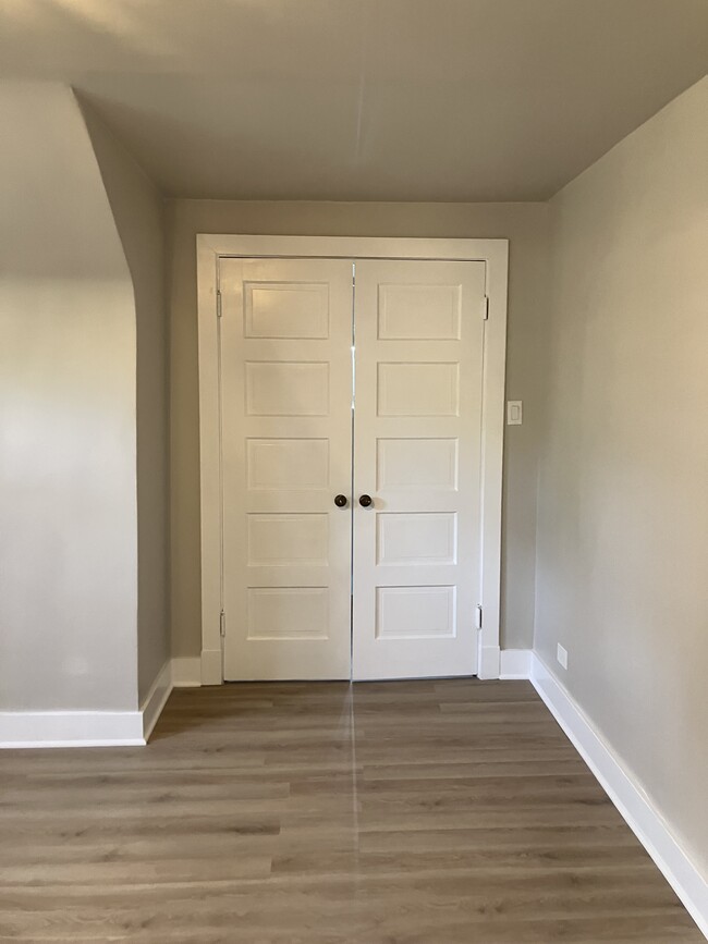 Walk in closet in primary bedroom - 633 Glenview Ave