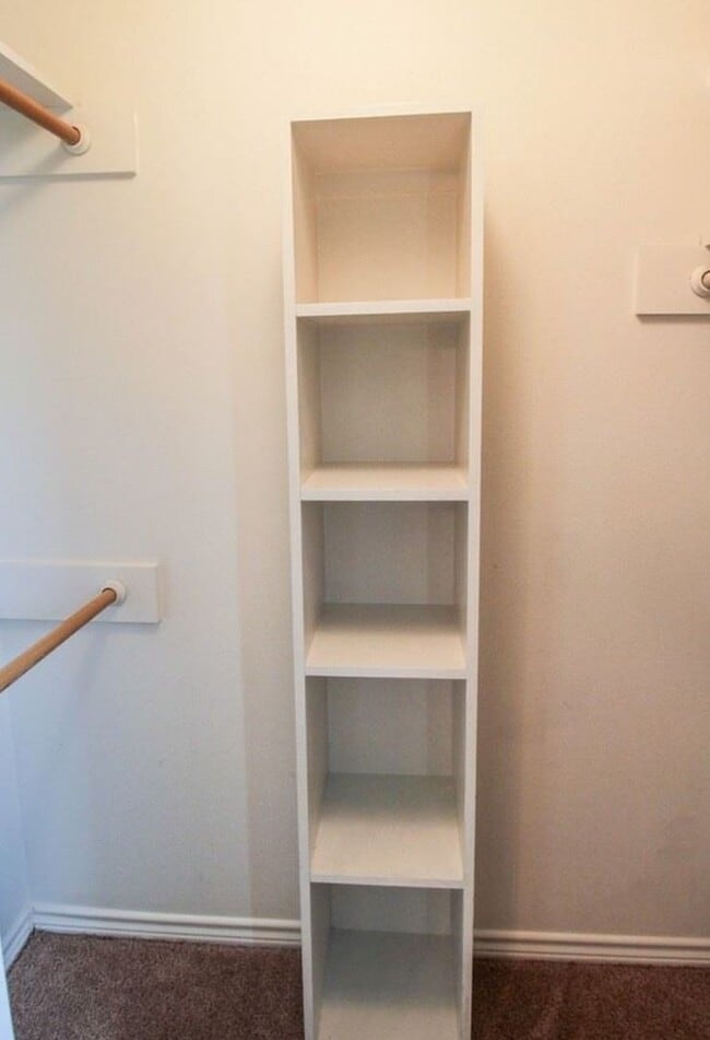 Building Photo - Private 3 Bedroom 3 Bath