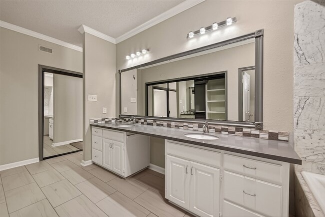 Building Photo - 4024 Breakwood Dr