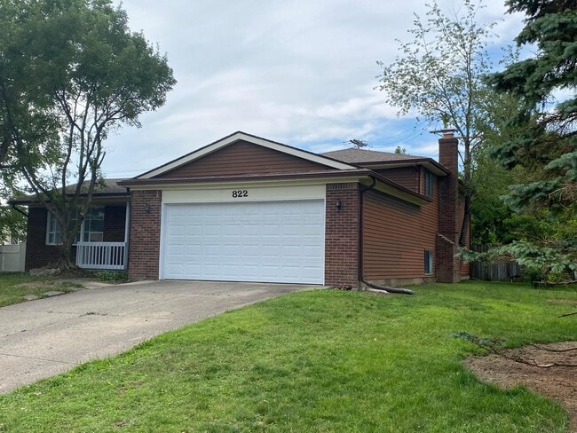 Building Photo - 822 Ronson Ave