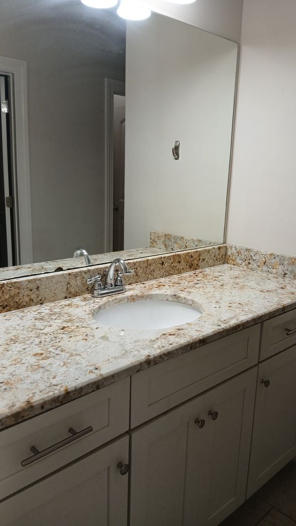 Building Photo - 4 Bed/4.5 Bath West End