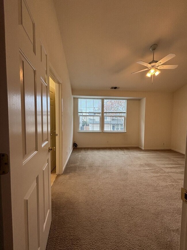 Building Photo - 3 Bed 2.5  Bath House in South Davis