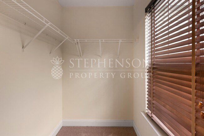 Building Photo - 405 Abbeydale Way
