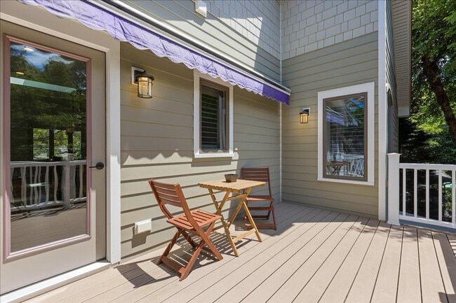 Building Photo - 710 Lighthouse Ave