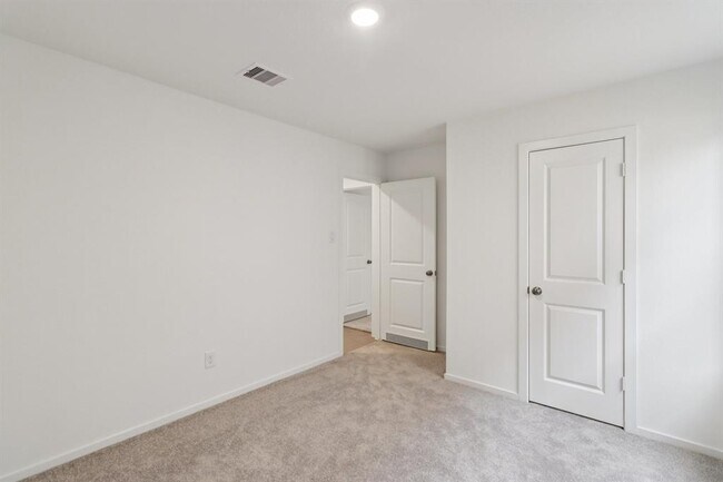 Building Photo - 28727 Texas Plns Dr