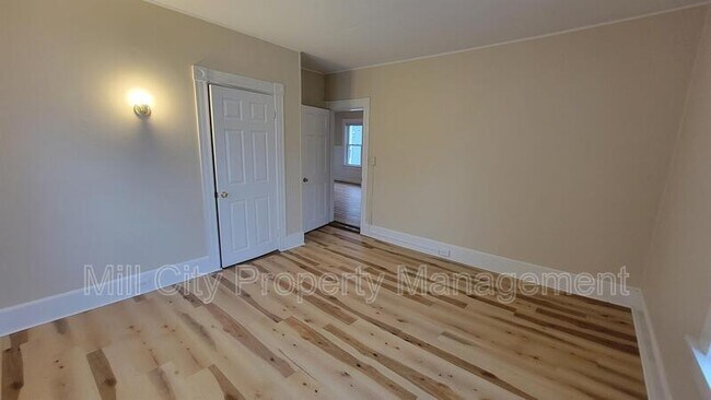 Building Photo - 414 Cedar St