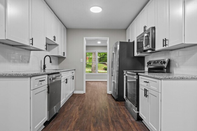Building Photo - Charming Weatherly Woods Home with In-Law ...