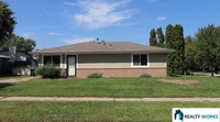 Building Photo - Lovely 3 Bedroom, 1 bath house available now.
