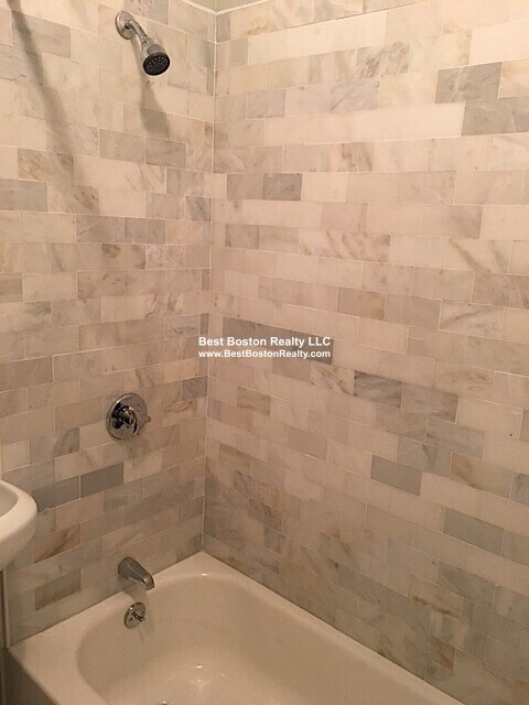 Building Photo - 220 Prospect St