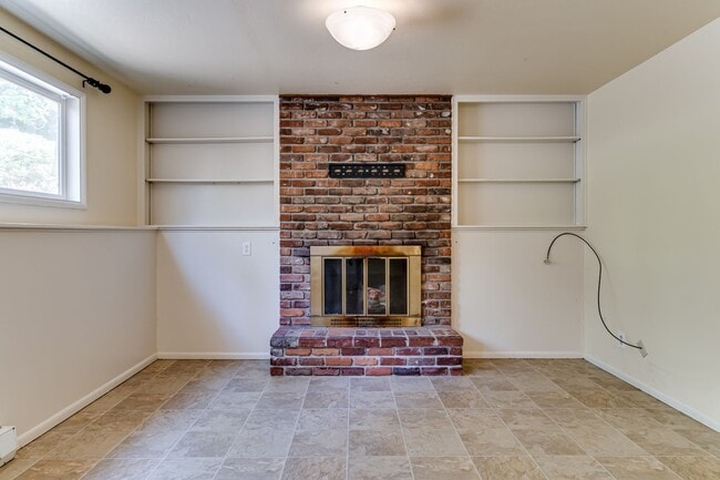 Building Photo - Beautiful 5 bedroom house in South Eugene!