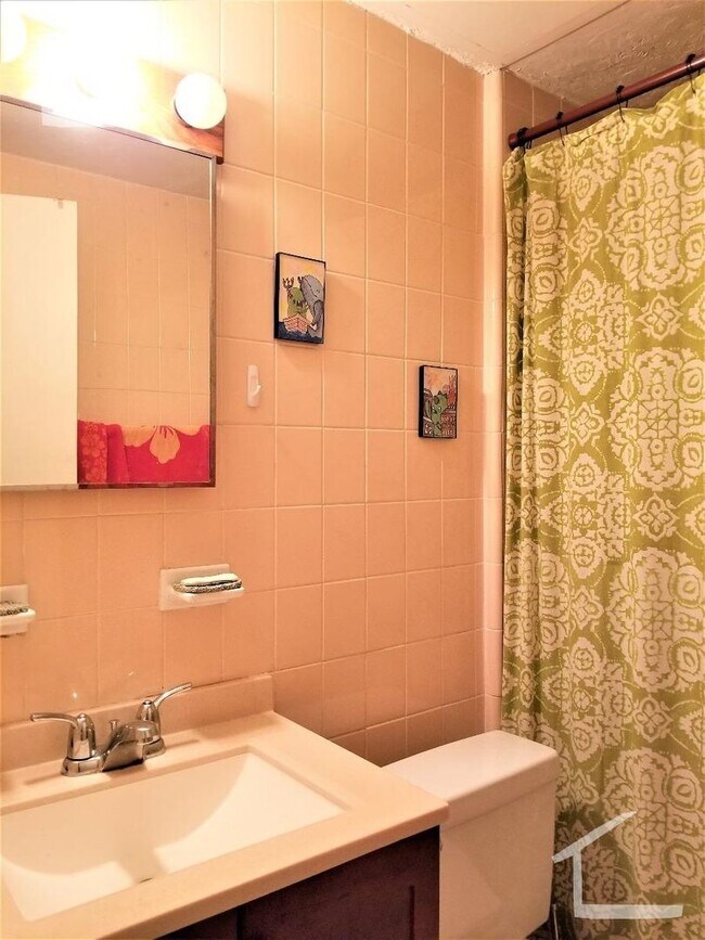 Building Photo - HOT ALLSTON LISTING!!!!