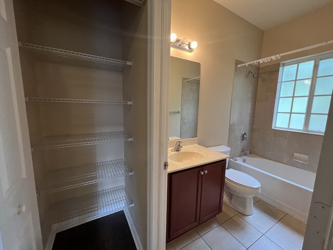 Building Photo - 3222 NW 31st Terrace