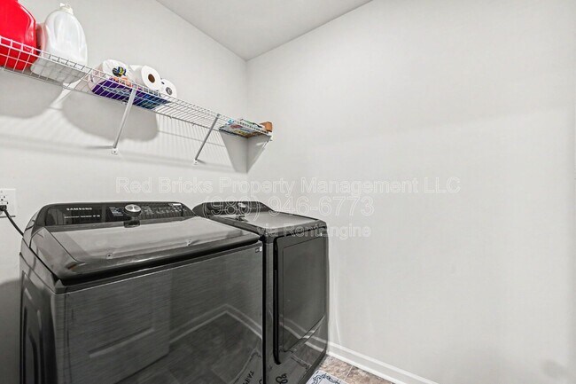 Building Photo - 10749 Adair Wds Dr