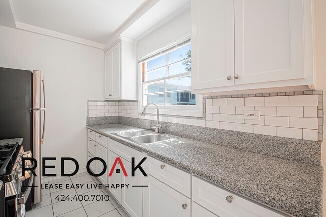 Building Photo - 1828-1850 N Edgemont Street