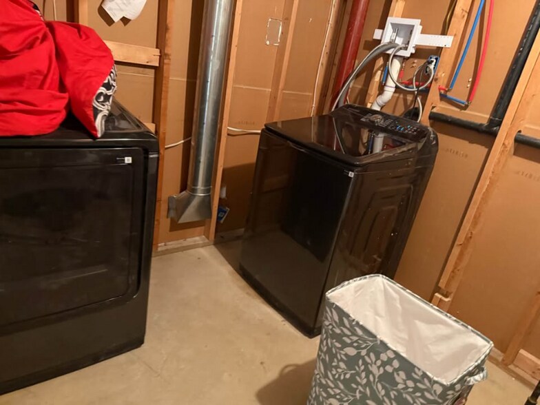 Building Photo - 8931 Kenilworth Dr