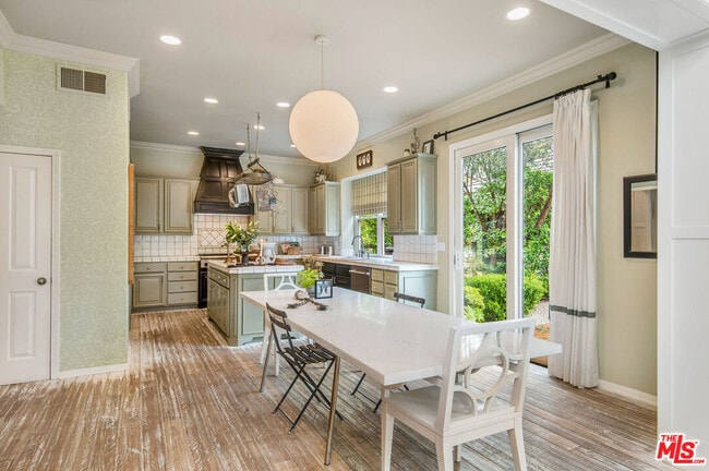 Building Photo - 3470 Consuelo Dr
