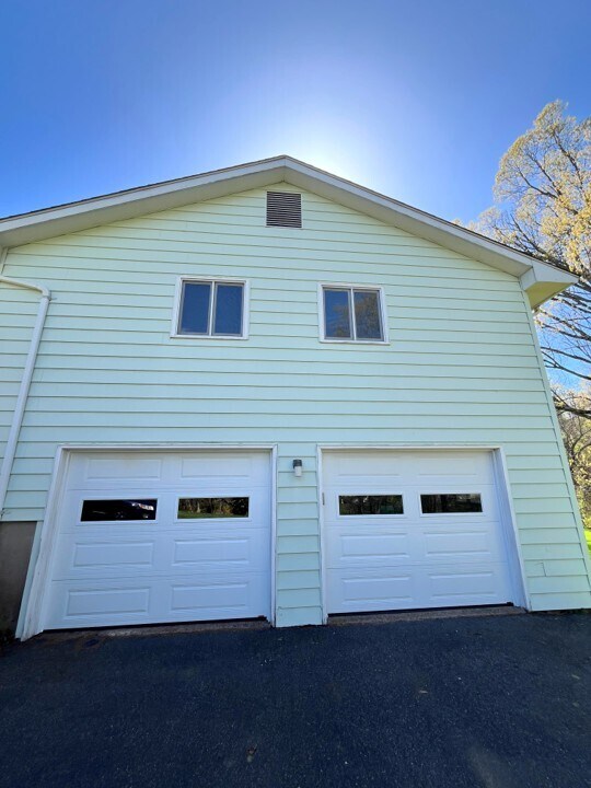 Garage/2 remotes - 467 Tunnel Rd