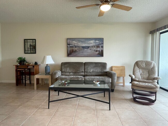 Building Photo - Short Term Rental Near Beach