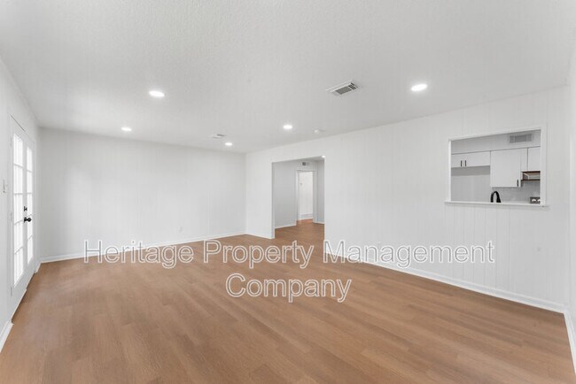 Building Photo - 4407 Bikini Dr