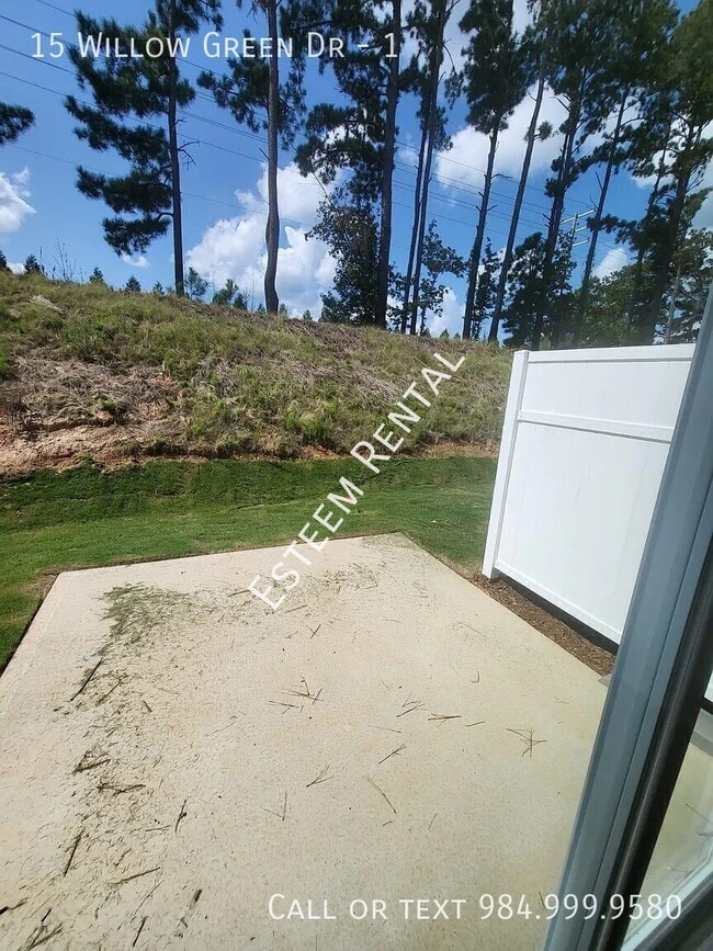 Building Photo - 15 Willow Green Dr
