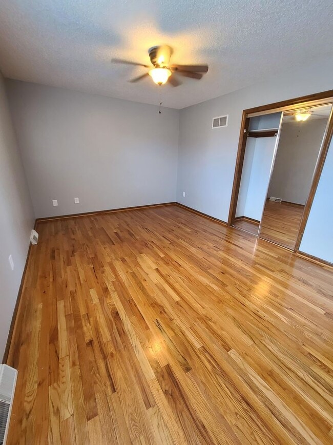 Building Photo - 2 Bedroom 1.5 Bath Townhome