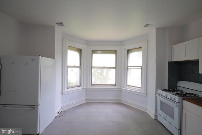 Building Photo - 5321 Baltimore Ave