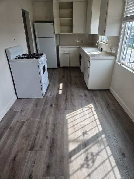 Building Photo - 5908 1/2 S Crenshaw Blvd