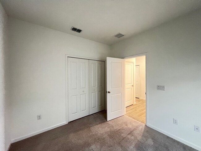 Building Photo - AWESOME 4BD/3BA Home in Ocala!!! Washer and Dryer INCLUDED!