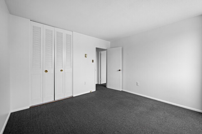 Building Photo - 1 E University Pkwy