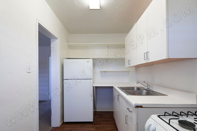 Building Photo - Rare Coastal 1BR Between Windansea Beach a...