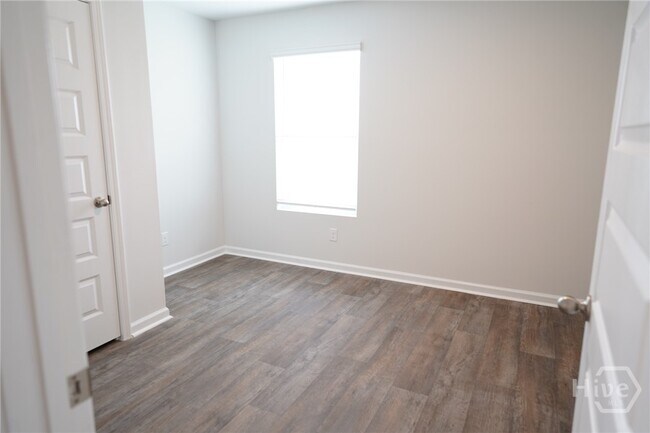 Building Photo - 102 Red Admiral Ln