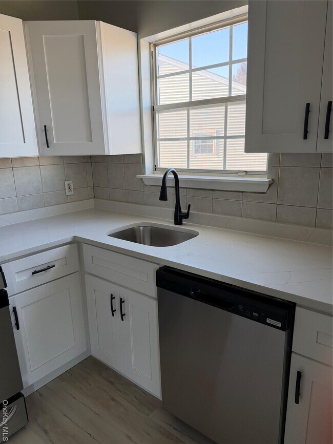 Building Photo - 25 Lexington Hills Rd