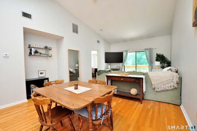 Building Photo - 30 Simsbury Landing