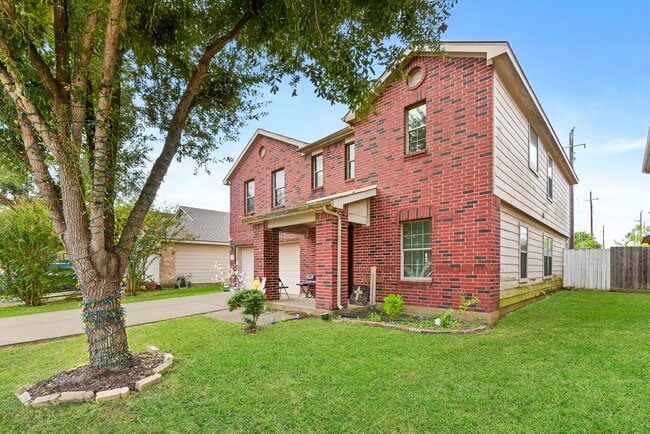 Building Photo - 1022 Americana Dr