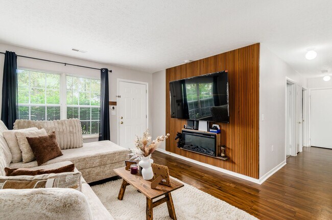 Building Photo - Willow Bend