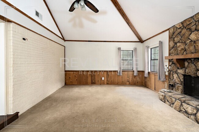 Building Photo - 3/2 Brick Home with Sunroom, Deck, and Car...