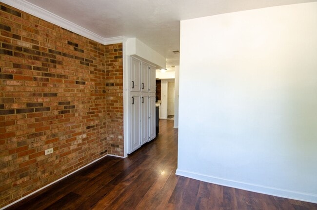 Building Photo - Precious Bungalow Home Rental in Norfolk!