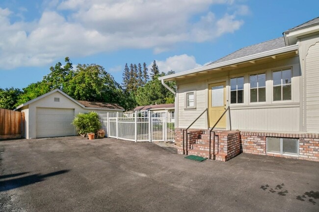 Building Photo - Pendegast House-ADU