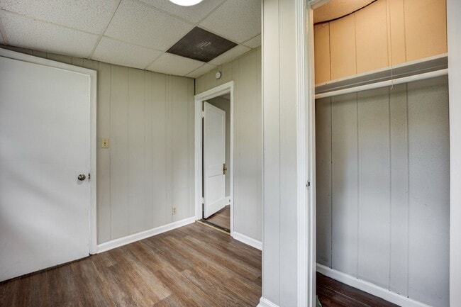 Building Photo - Freshly Updated 3 Bedroom House
