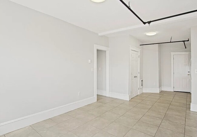 Building Photo - 2 Redfield St