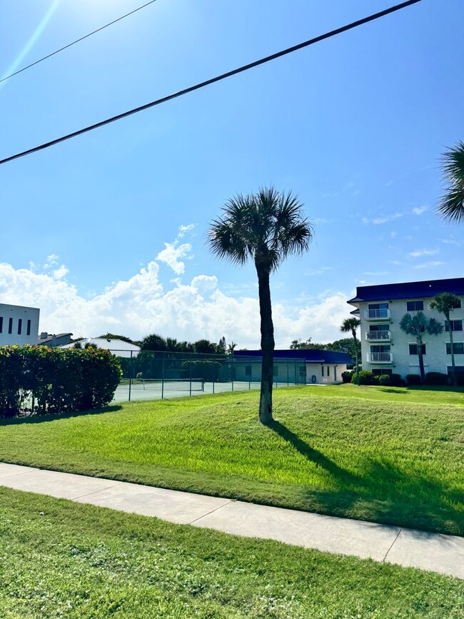 Building Photo - Live the ultimate beachside lifestyle!