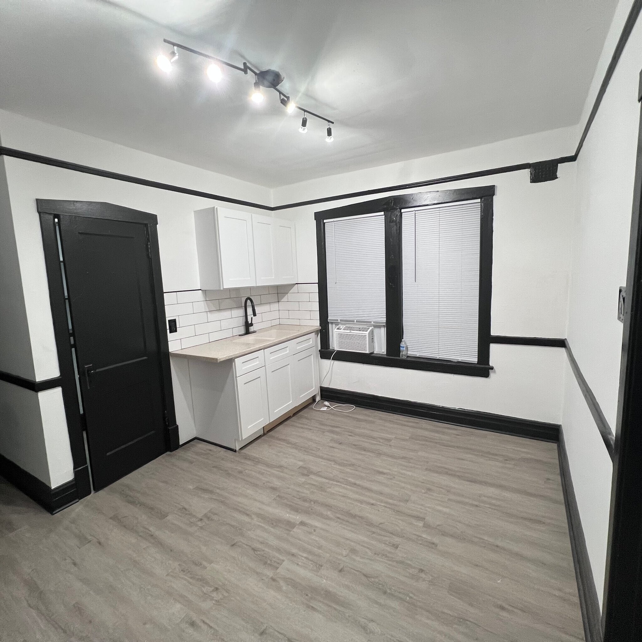 Building Photo - 1621 50th Ct