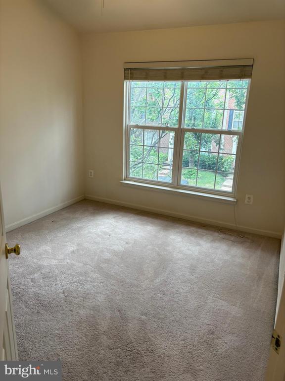 Building Photo - 46239 Milthorn Terrace