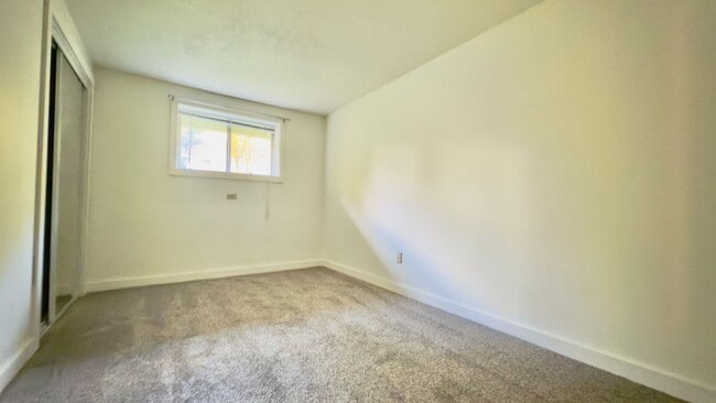 Building Photo - Lakefront Home at Summit Lake 3 Bedrooms with Lake Views