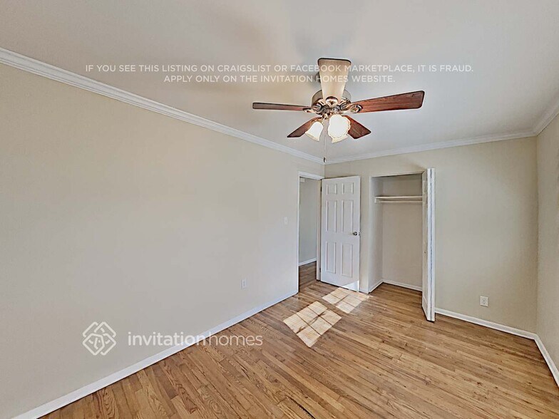 Building Photo - 227 Evergreen Dr SE