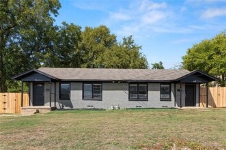 Building Photo - 421 W 6th St