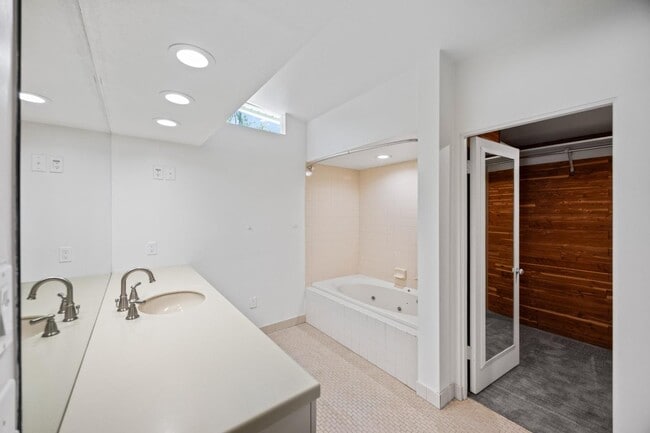 Building Photo - 255 Camino Buena Vista